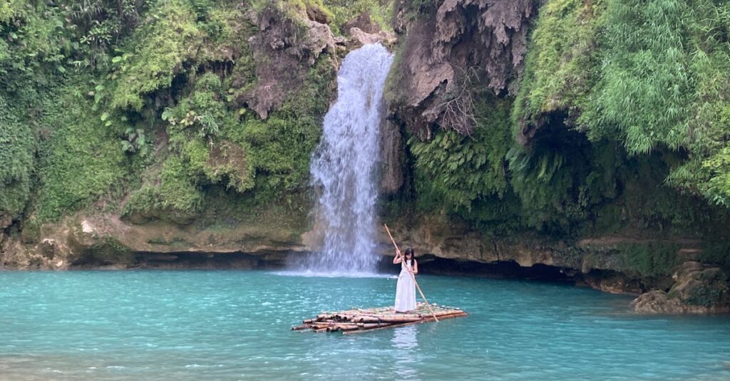 découvrez notre collection élégante de robes aqua, alliant confort et style. parfaites pour toutes les occasions, nos robes aux teintes aquatiques vous feront briller. explorez des designs variés qui s'adaptent à toutes les silhouettes et tendances.